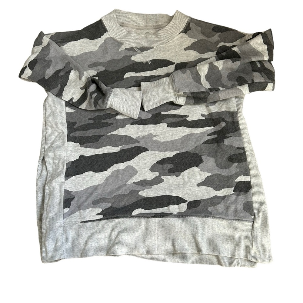 Neutral camo, gray aerie crew neck size extra small.